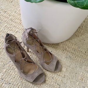 NEW Vince Camuto 'Sandria' Lace Up Peep Toe Sandal